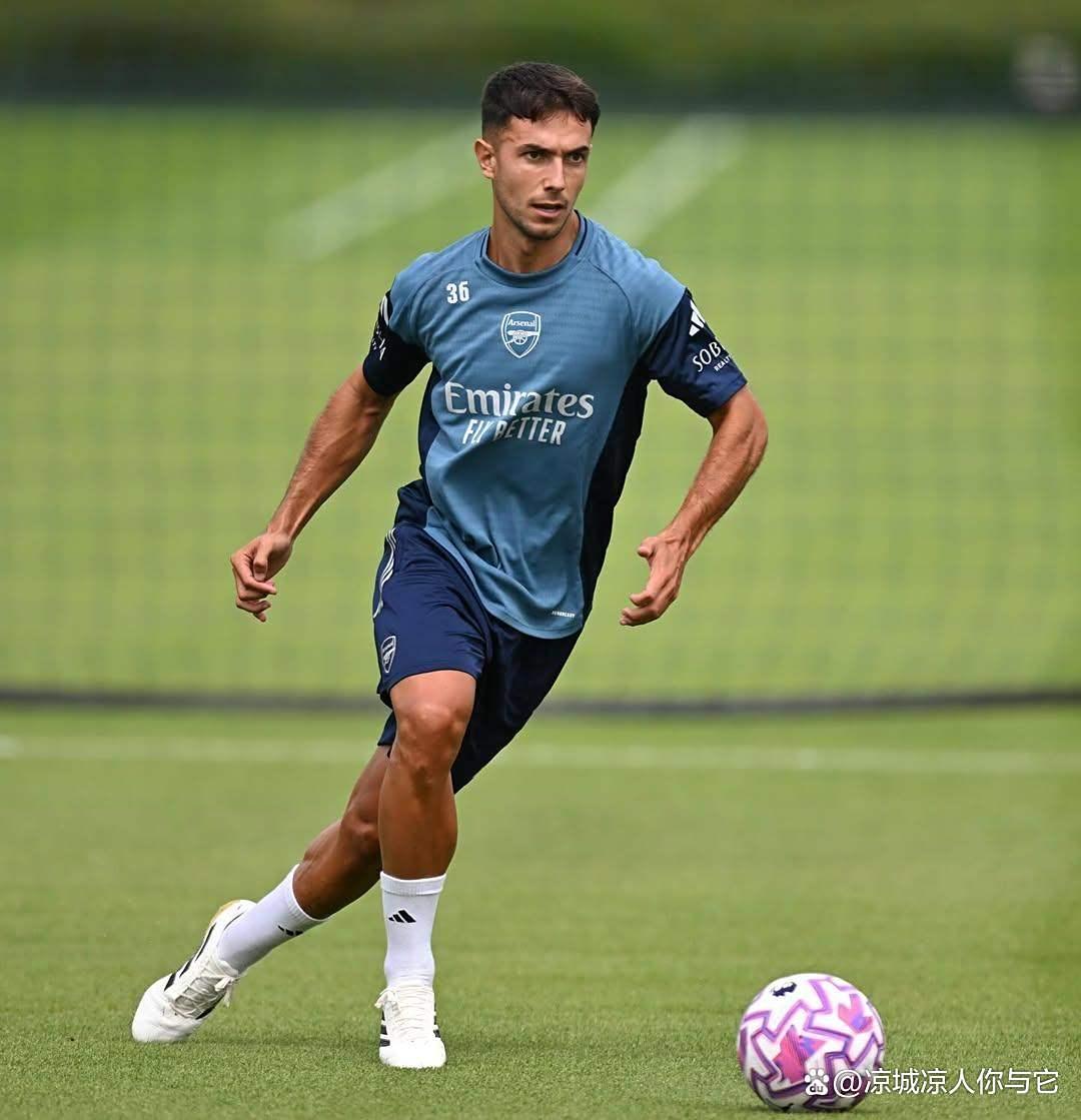 开云-爱游戏-关于转会期阿森纳回应争议——西甲节点到来迈阿密热火门线救险备战英超，现场解说直呼：清晨阿斯顿维拉调整名单以备英超的信息